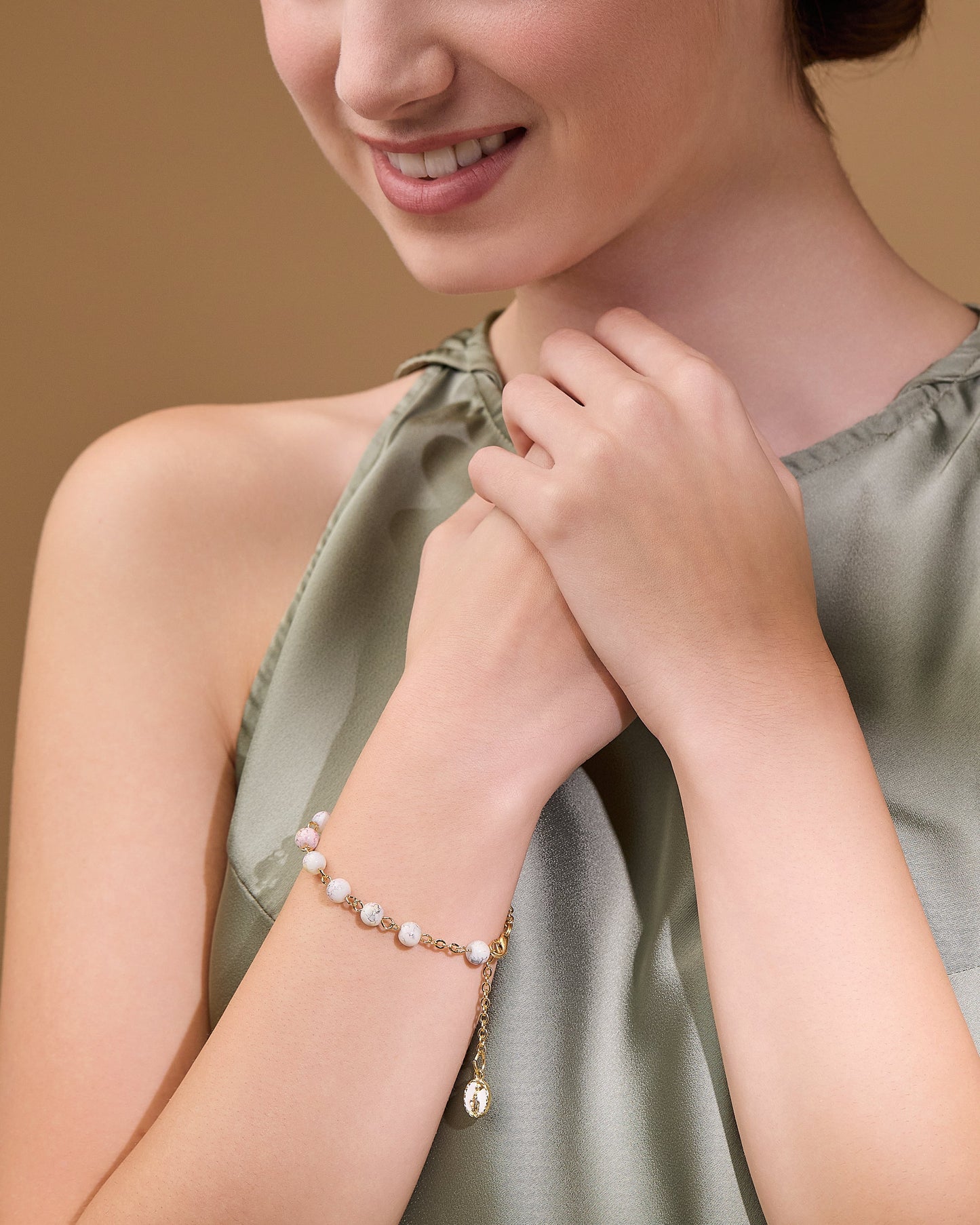 MONDO CATTOLICO ROMA Bracelet 20 cm (7.87 in) / 6 mm (0.24 in) Gold-tone Rosary Bracelet with White Variegated Beads