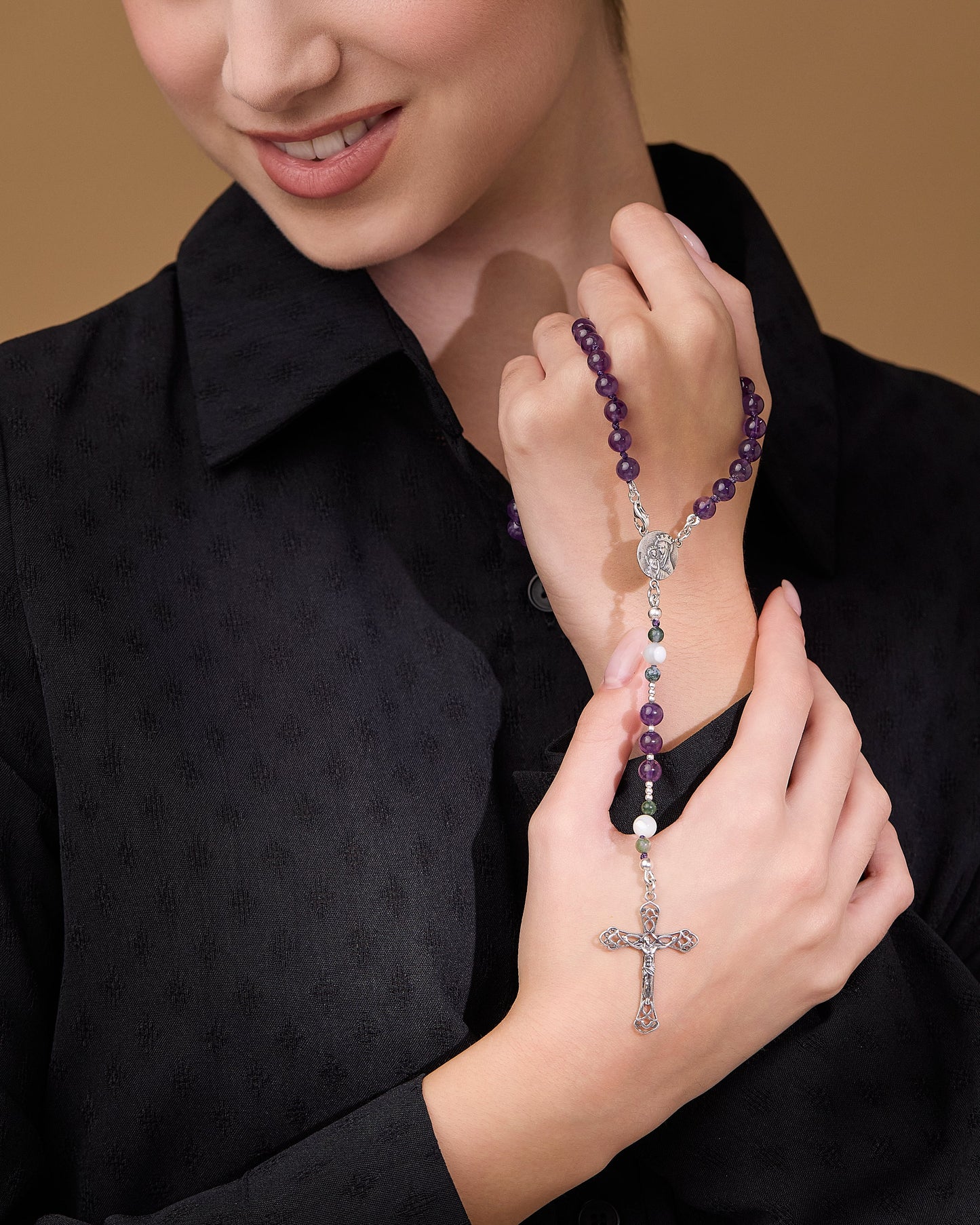 MONDO CATTOLICO ROMA Rosary 36 cm (14.17 in) / 46 cm (18.11 in) / 6 mm (0.24 in) Sterling Silver Rosary with Amethyst, Mother-of-pearl and Indian Agate Beads
