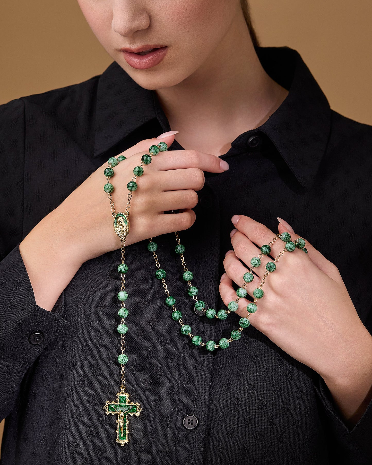 MONDO CATTOLICO ROMA Rosary 60 cm (23.62 in) / 80 cm (31.50 in) / 8 mm (0.31 in) Virgin Mary and Child Rosary with Dark Green Glass Beads