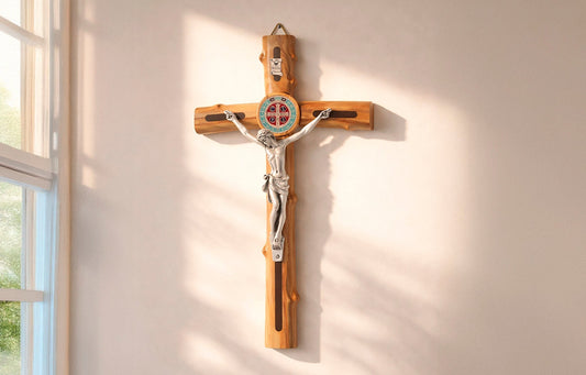 HOW TO CHOOSE, USE, AND GIVE A CRUCIFIX - MINI GUIDE