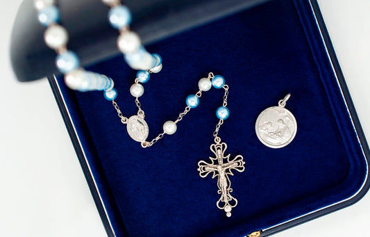 HOW TO CHOOSE, USE, AND GIVE A BAPTISM ROSARY – MINI GUIDE