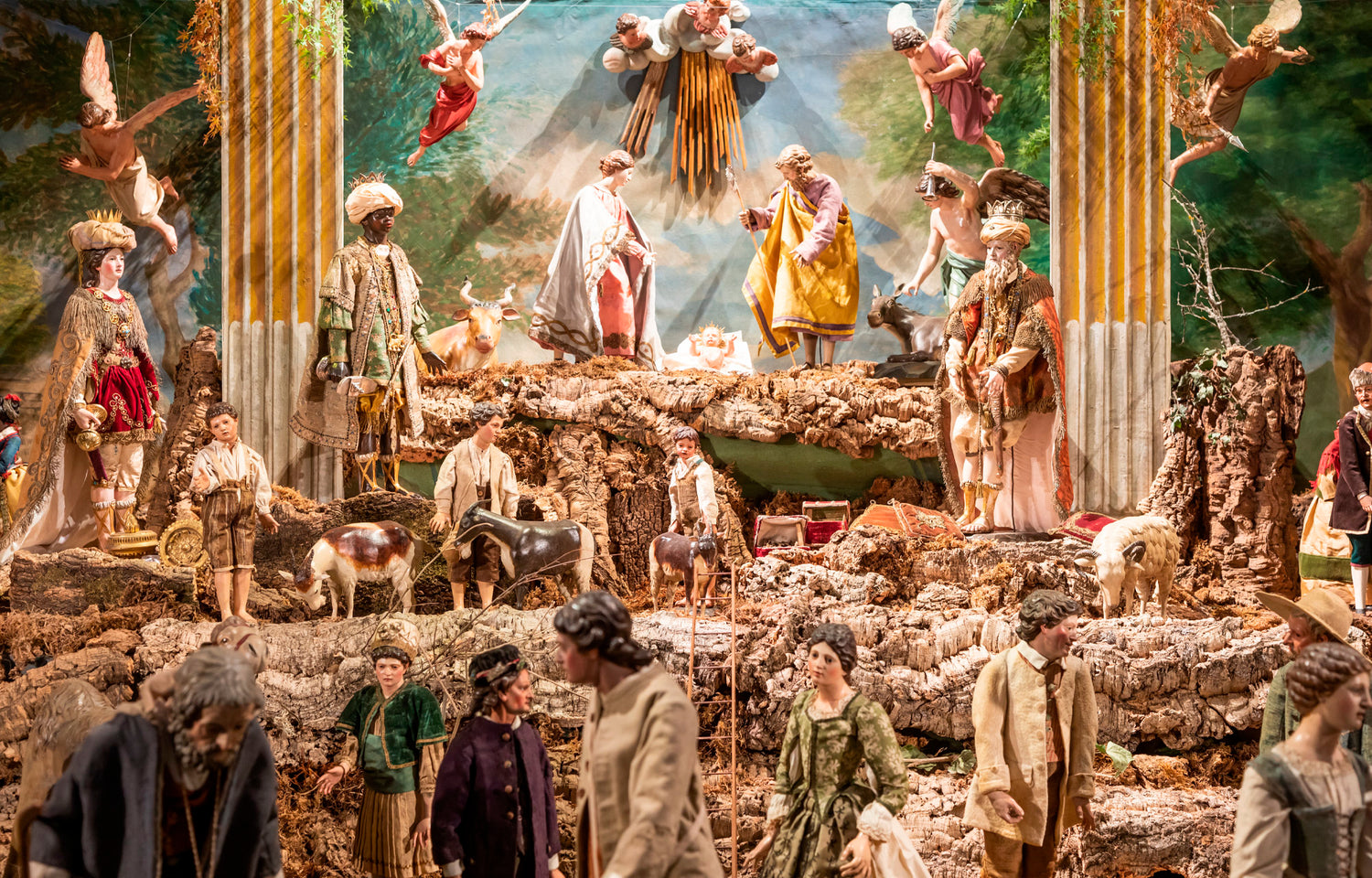 THE NEAPOLITAN NATIVITY SCENE, ORIGINS, AND CURIOSITIES