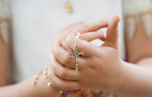 HOW TO CHOOSE, USE, AND GIVE A ROSARY FOR FIRST COMMUNION - MINI GUIDE