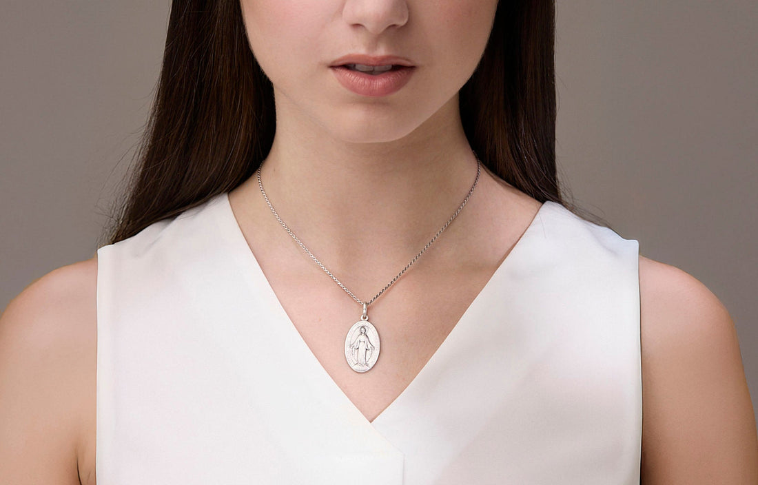 HOW TO CHOOSE, USE, AND GIVE MARIAN MEDALS: MINI GUIDE