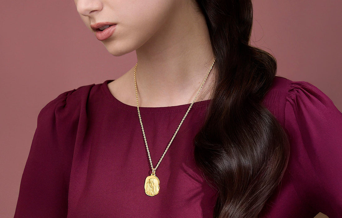 HOW TO CHOOSE, USE, AND GIVE THE SCAPULAR MEDAL – MINI GUIDE