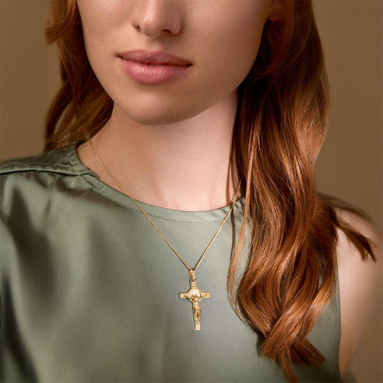 Gold Cross & Crucifix Pendants