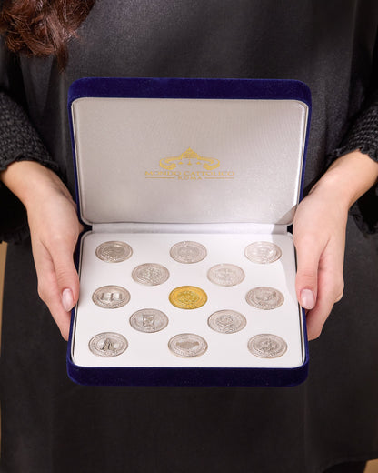 MONDO CATTOLICO ROMA Arras 18 x 18 cm (7.09 x 7.09 in) / 5 cm (1.97 in) / 3 cm (1.18 in) Arras with Blue Velvet Case