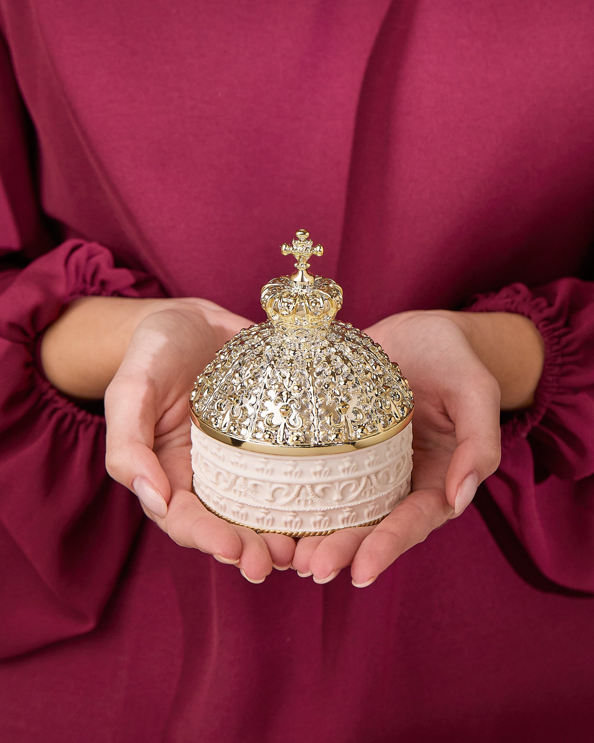 MONDO CATTOLICO ROMA Arras 10 cm (3.94 in) / 8.50 cm (3.35 in) / 3 cm (1.18 in) Arras with White and Gold St. Peter’s Dome Case