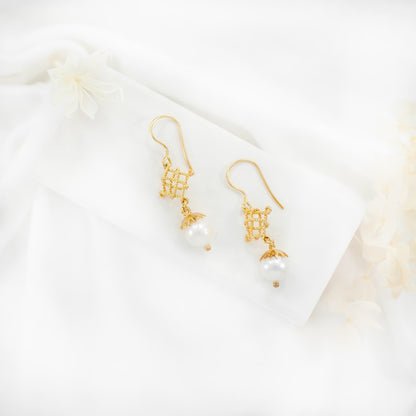 MONDO CATTOLICO Gold Plated Earrings with Love Knot and Pearl