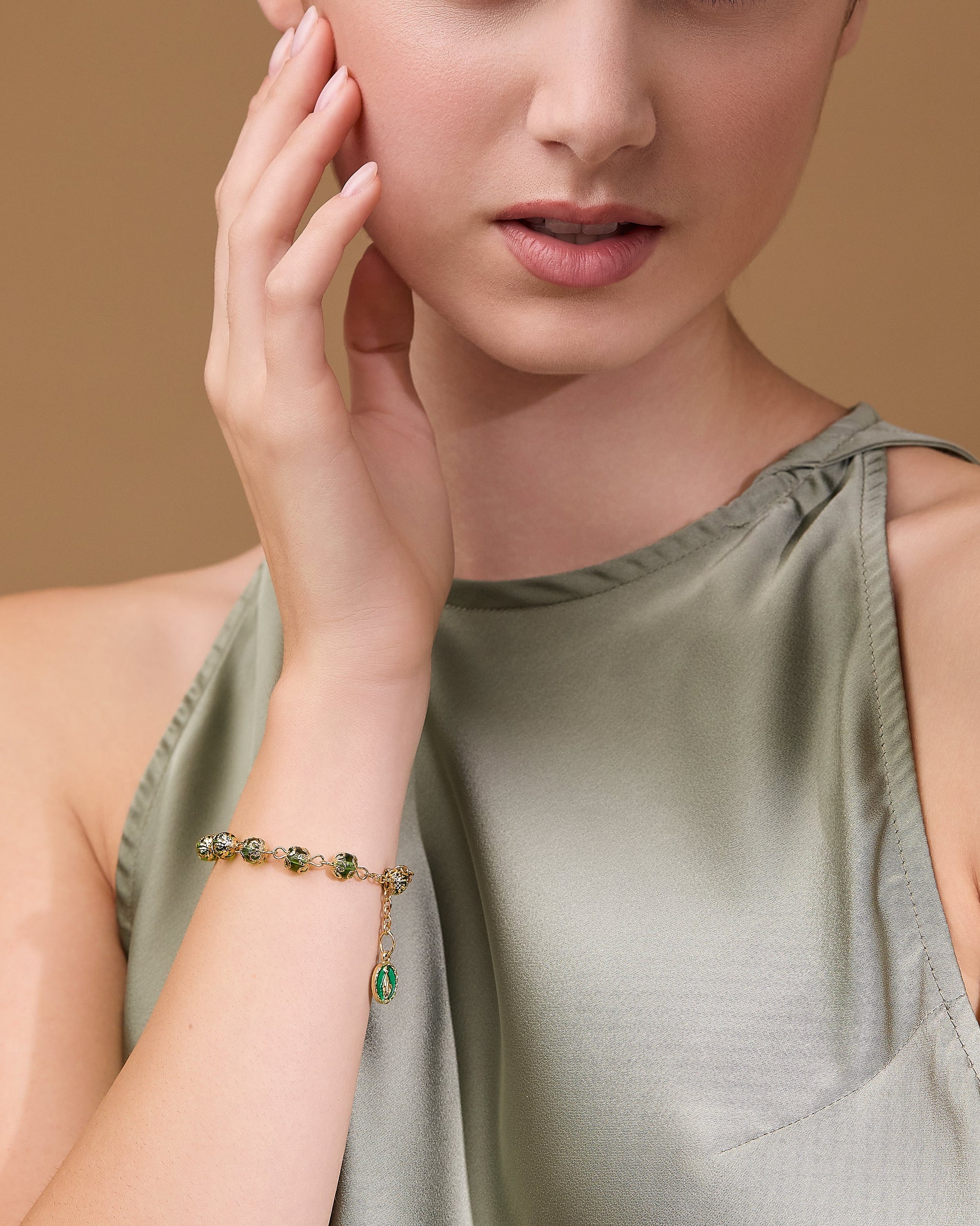 MONDO CATTOLICO ROMA Bracelet 20 cm (7.87 in) / 6 mm (0.24 in) Gold-tone Rosary Bracelet with Green Variegated Beads