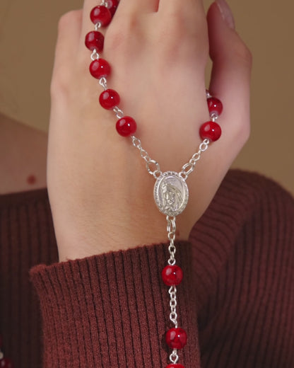Coffret et chapelet en verre marbré rouge