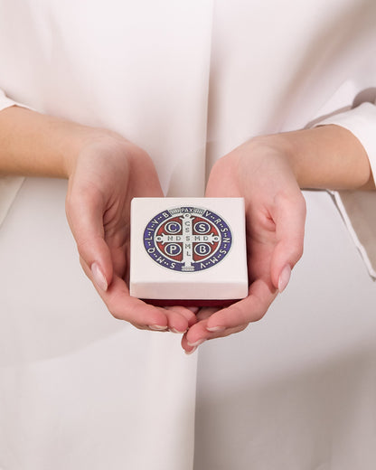 MONDO CATTOLICO ROMA Prayer Beads 46 cm (18.11 in) / 6 mm (0.24 in) / 7 x 7 cm (2.76 x 2.76 in) Saint Benedict Blue and Red Crystals Beads Rosary