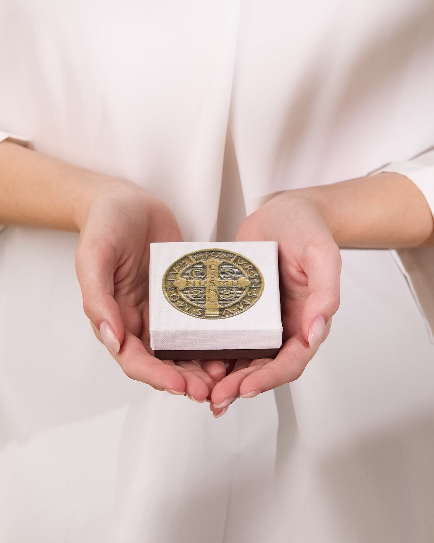 MONDO CATTOLICO ROMA Prayer Beads Saint Benedict Shade of Brown Crystal Rosary