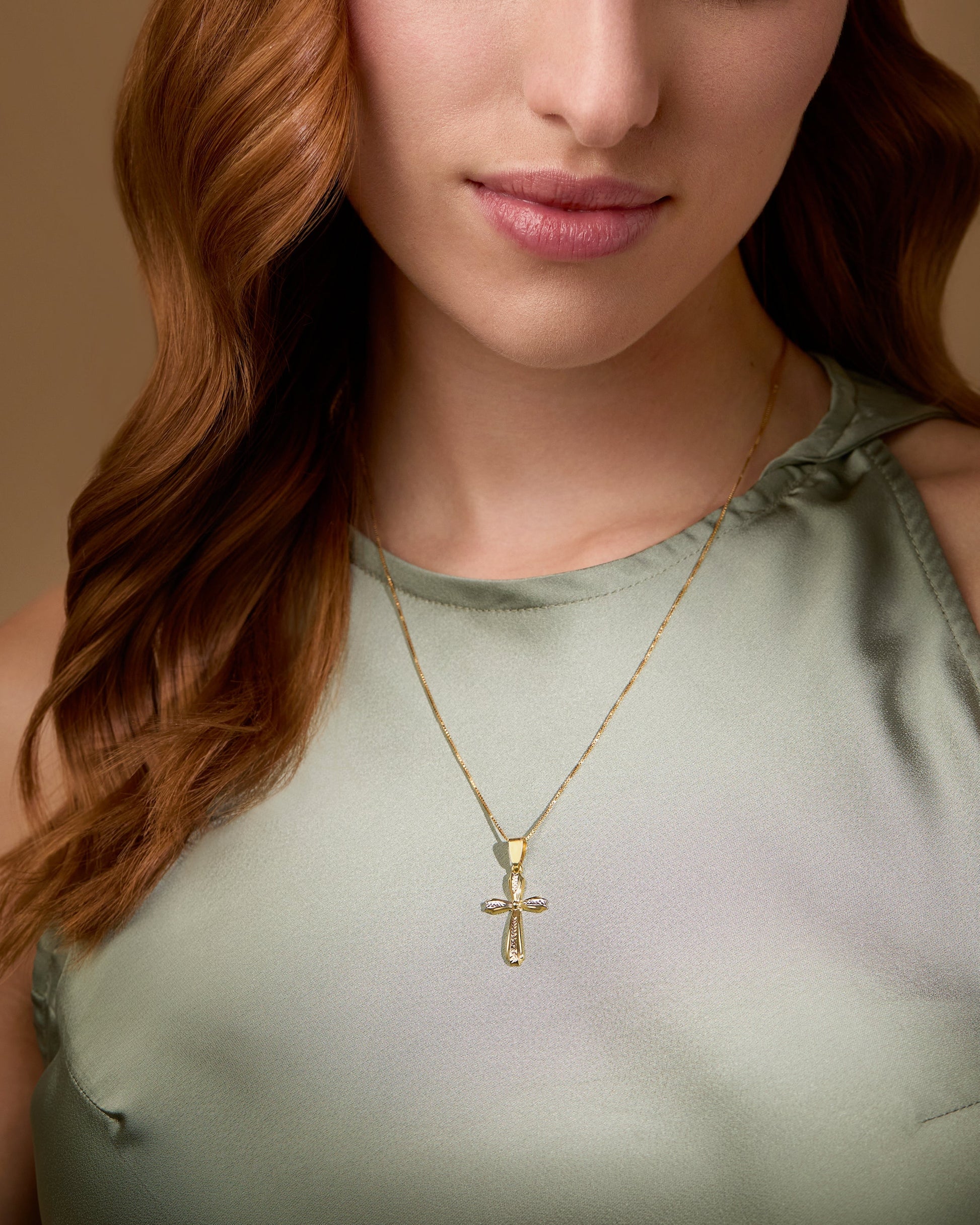 Mondo Cattolico Pendant 27 mm (1.06 in) Yellow Gold Flower Cross Pendant With White Gold and Rose Gold Diamond-cut Details